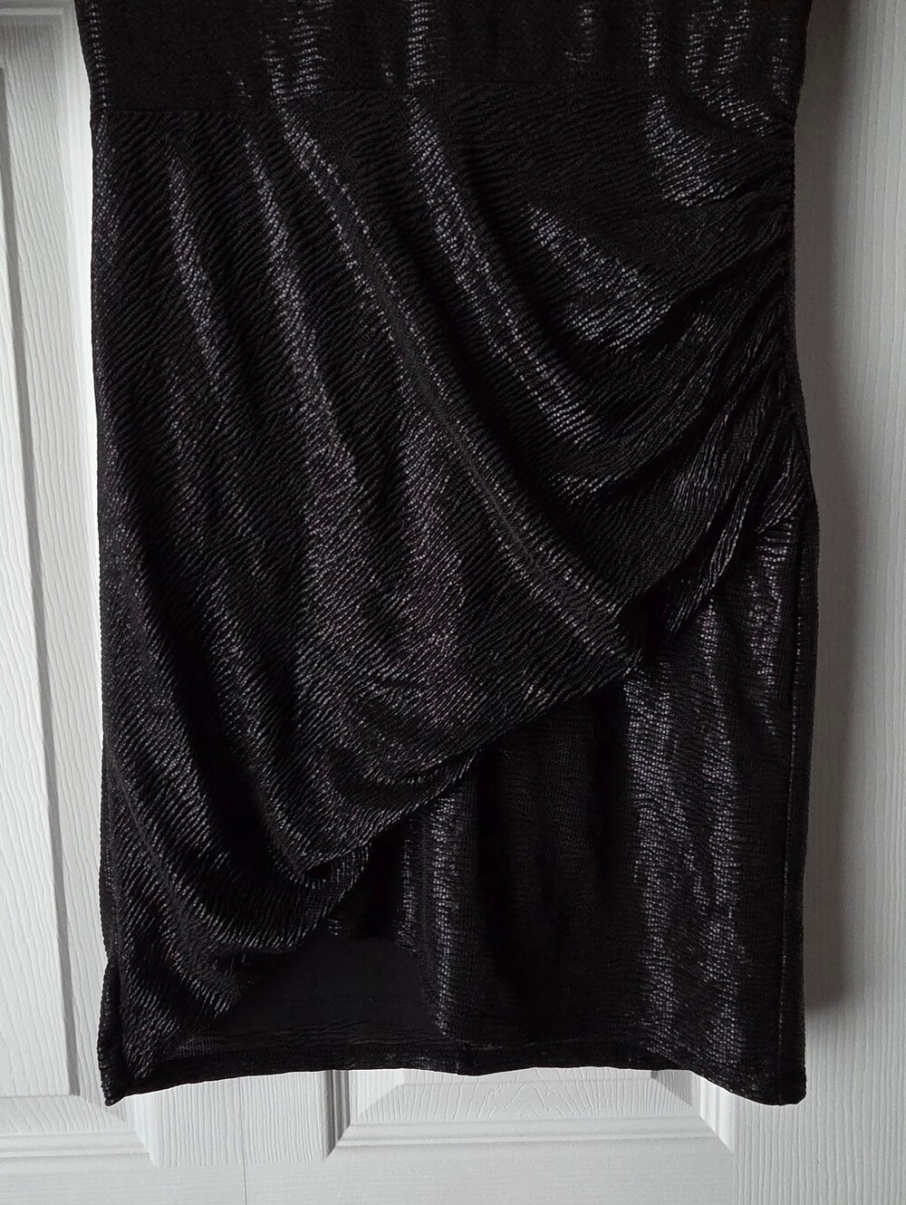 Alice + Olivia Black Textured V-Neck Dress Size 6 - Picture 5 of 13